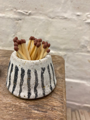 Striker pot - white with charcoal stripes
