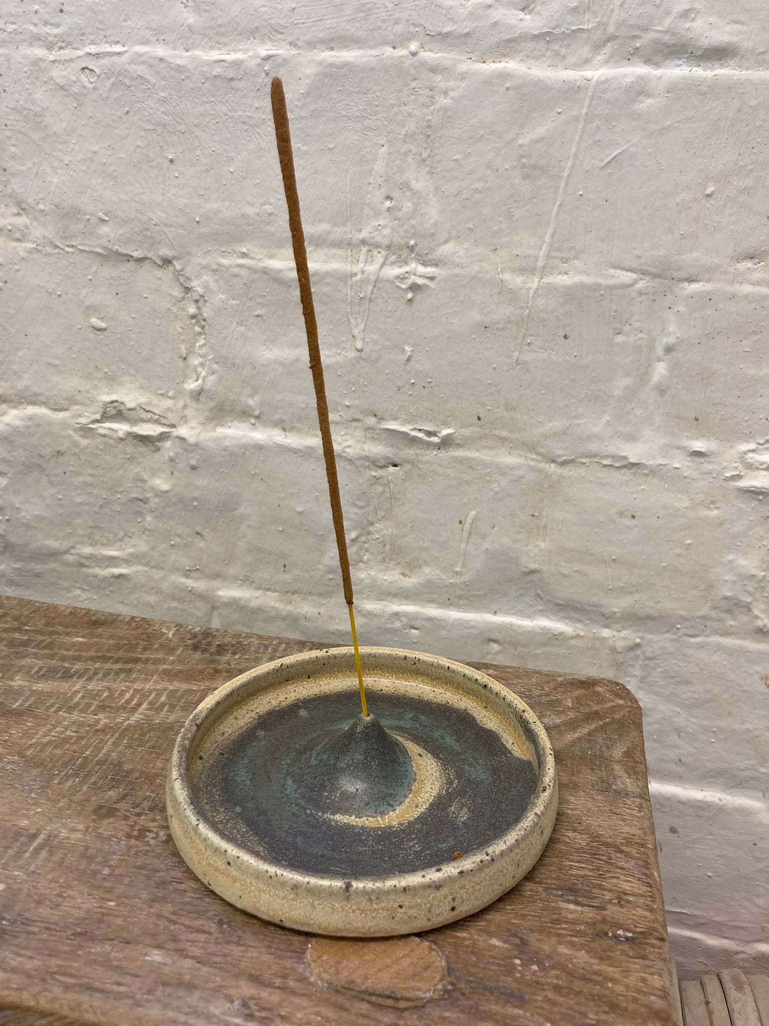 Incense holder - cream with turquoise swoosh