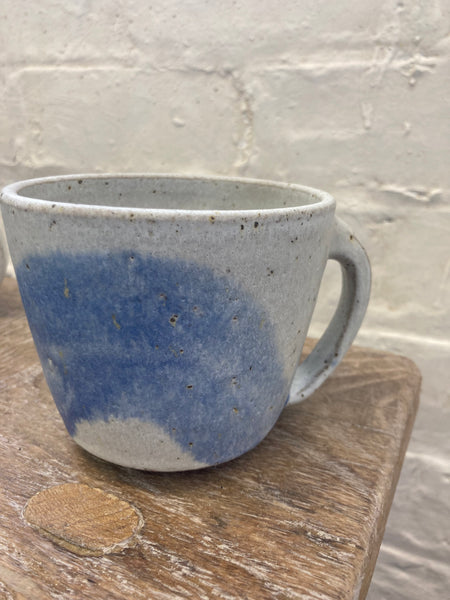 Large mug - blue curves