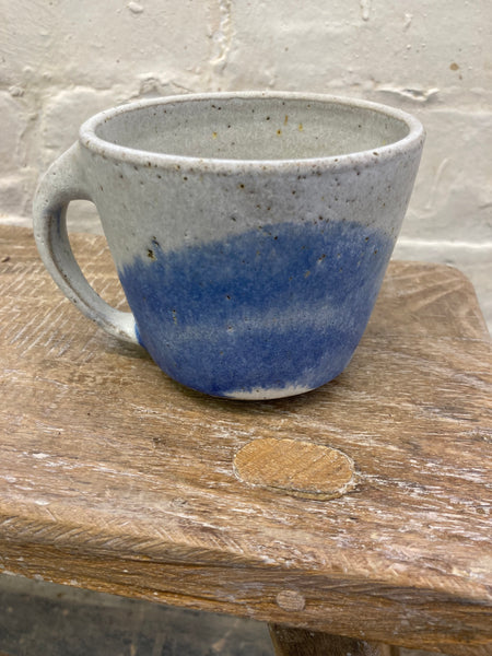 Large mug - blue curves