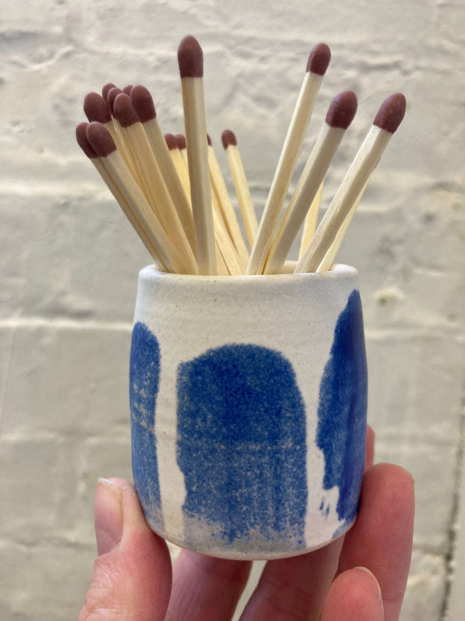 Striker pot (for long matches) -Blue stripes